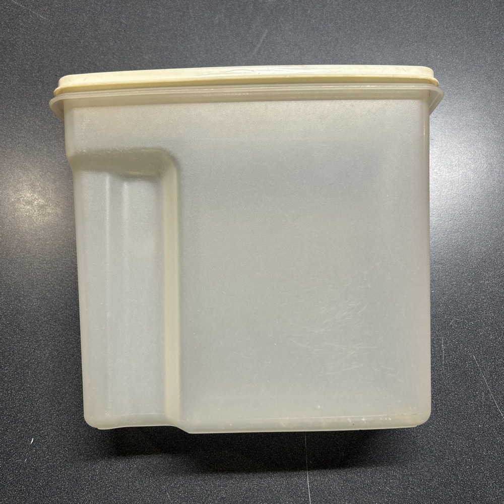 Vintage RUBBERMAID 21 cups Dry Cereal Storage 0091 Sheer W/Almond Lid
